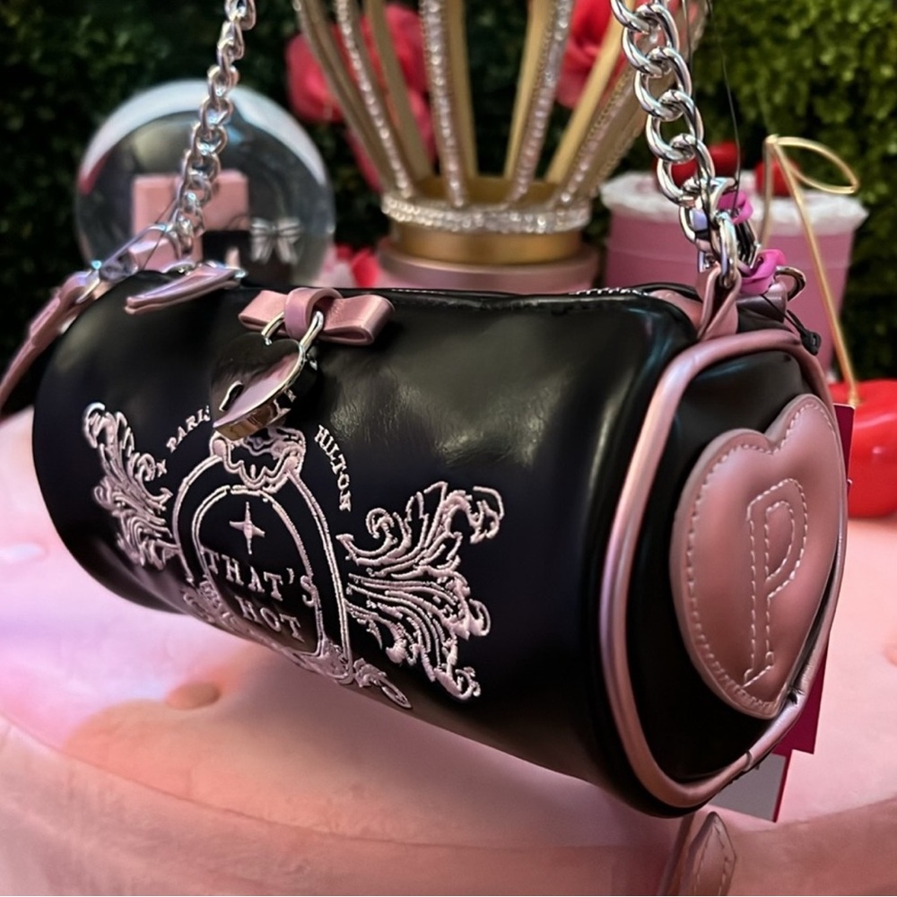 🩷🌸Paris Hilton barrel bag